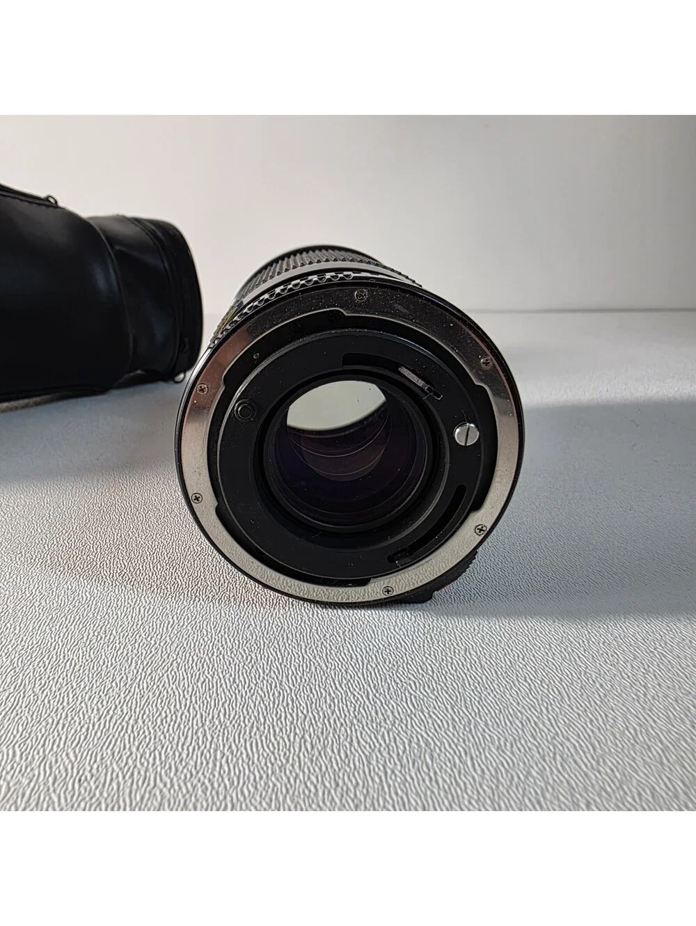 Quantaray 75-200mm /f2.8-3.5 Macro Zoom Lens for Canon W/Case No Caps